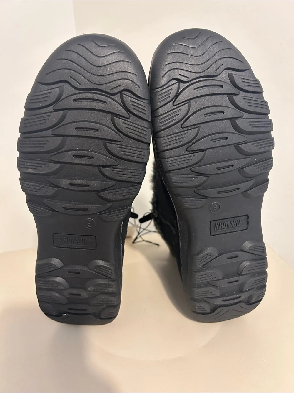 Khombu black suede
